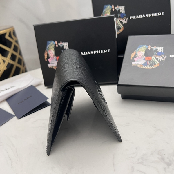 プラダ財布コピー側面デザイン